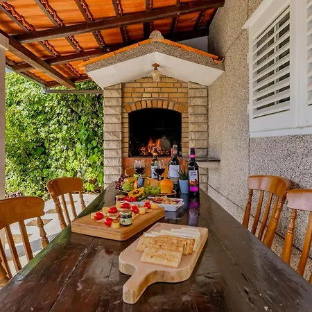 Apartment Croatia With Jacuzzi Trogir